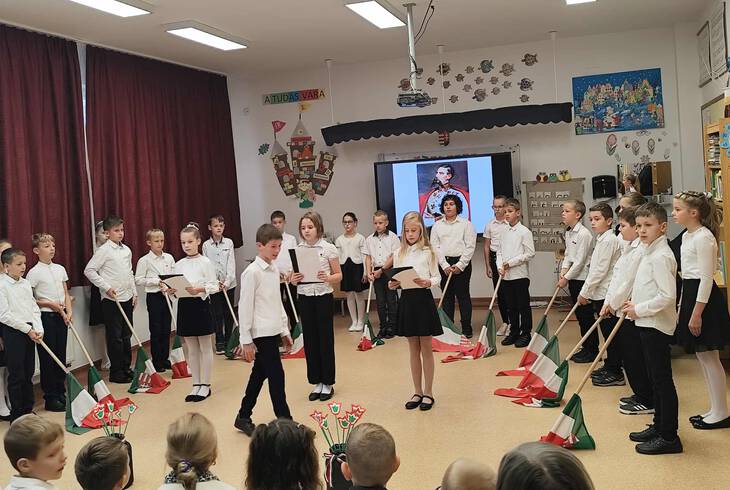 Megemlékezés az aradi vértanúkról'25 Megemlékezés az aradi vértanúkról'25