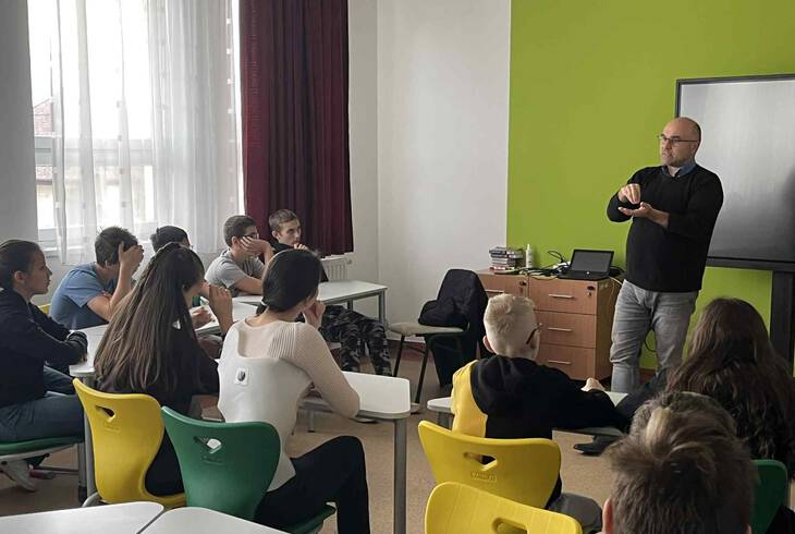 A Batthyány Lajos Gimnázium felvételi tájékoztatója a hetedik, nyolcadik osztályosainknak A Batthyány Lajos Gimnázium felvételi tájékoztatója a hetedik, nyolcadik osztályosainknak