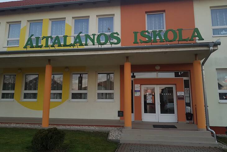 Iskolatrtnet kpekben