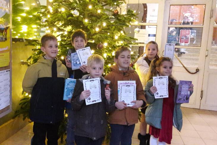 Adventi-Karácsonyi Ének és Versmondó verseny a Piarista Iskolában Adventi-Karácsonyi Ének és Versmondó verseny a Piarista Iskolában